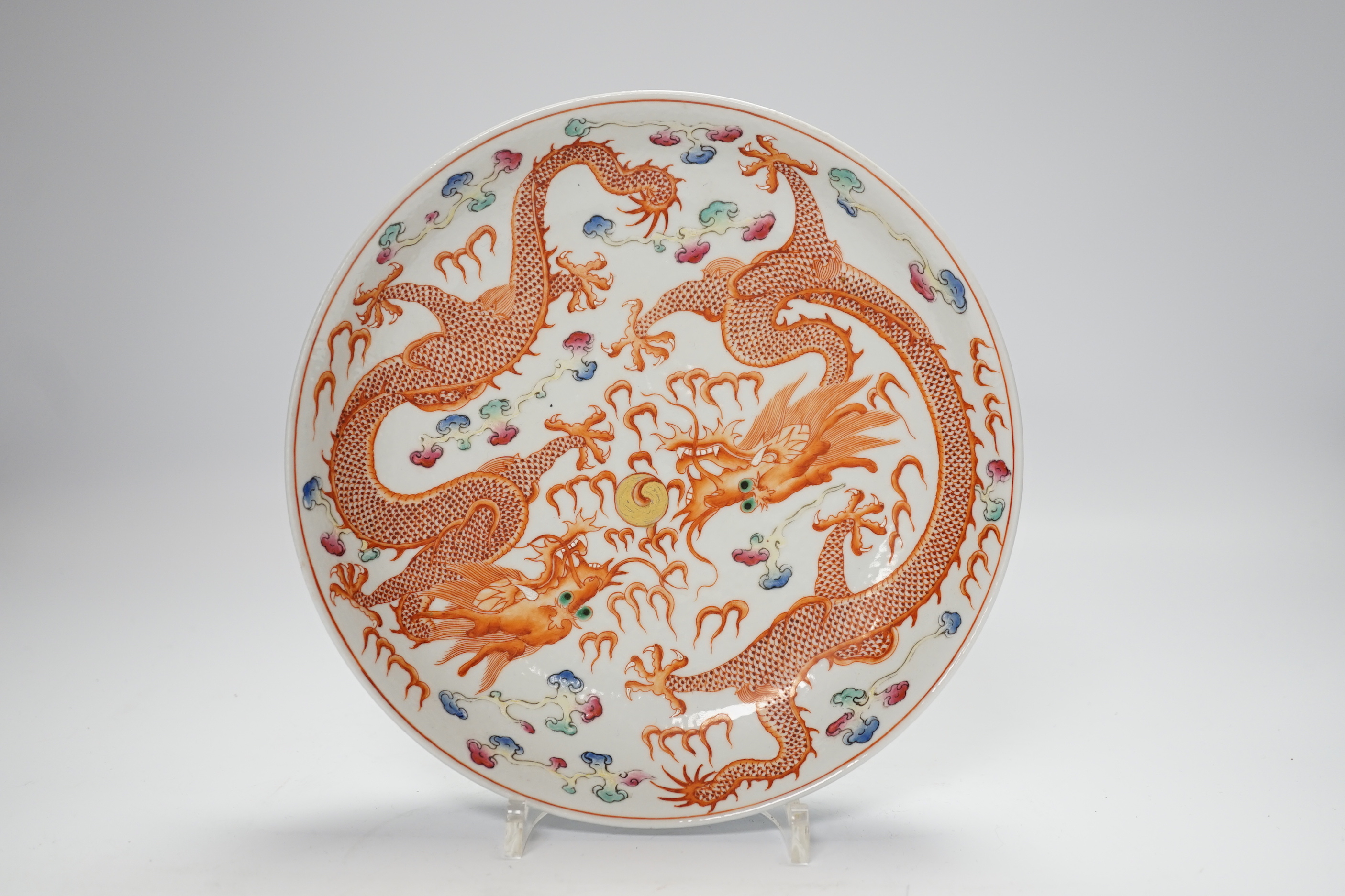 A Chinese ‘dragon’ saucer dish, 21cm